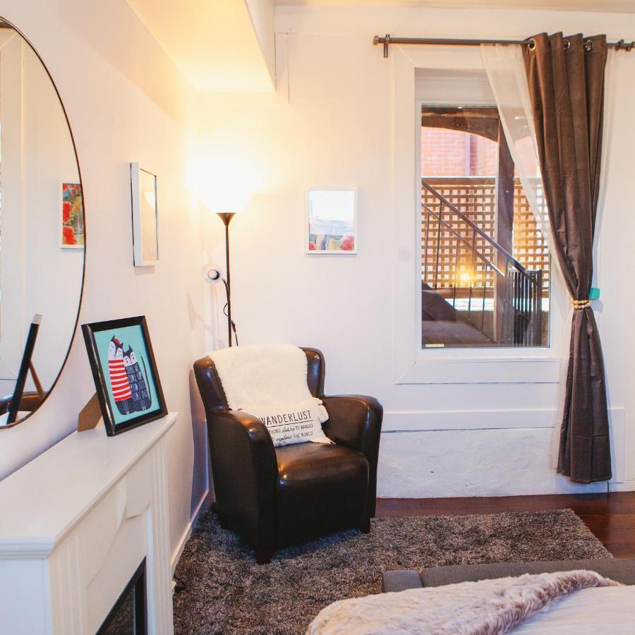 Hip Heritage Main Floor Flat In Downtown District Бельвіль Екстер'єр фото