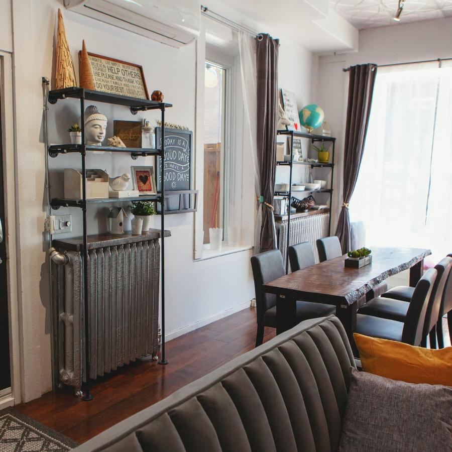 Hip Heritage Main Floor Flat In Downtown District Бельвіль Екстер'єр фото